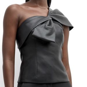 Sachin & Babi Women's Black Rocca One-shoulder Twist-front Top // Gently Used